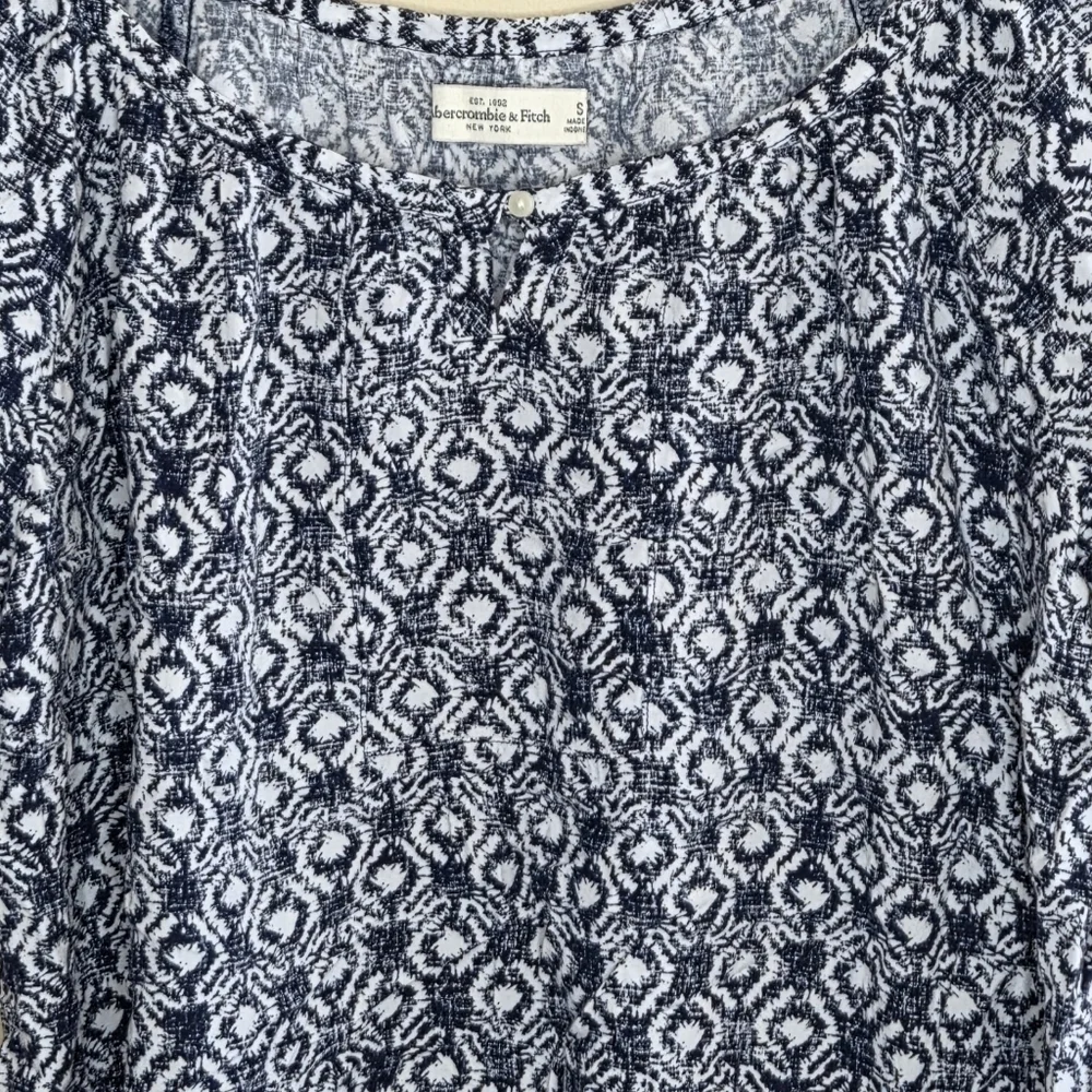Abercrombie & Fitch | Navy White Print Boho Puff Sleeve Top Round Hem Size Small